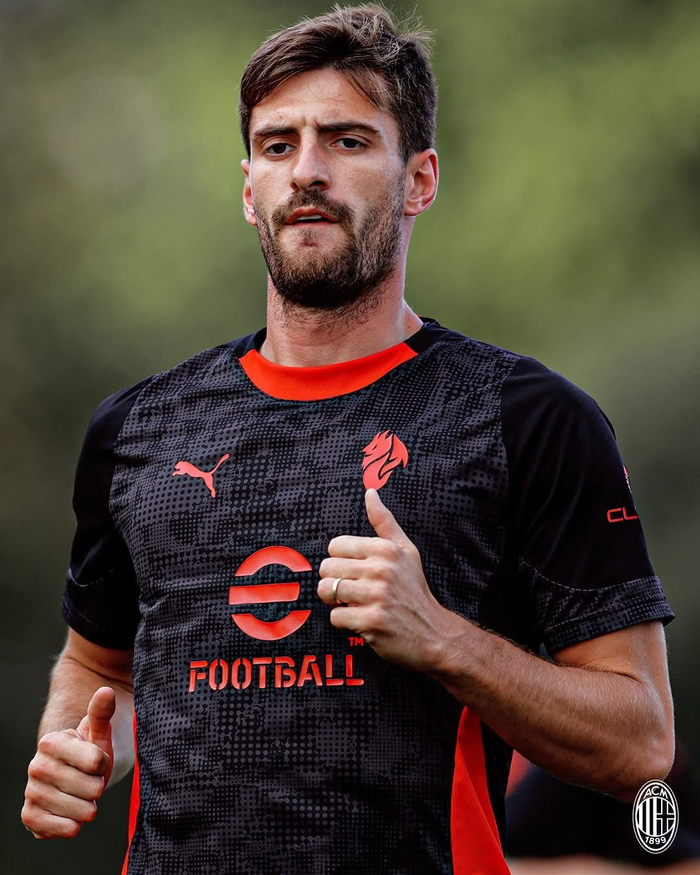 49图库-加比亚因伤缺席米兰德比，巴特萨吉接受每日评估|国际米兰队|意甲|意甲联赛|国际米兰|ac米兰_新浪体育_新浪新闻